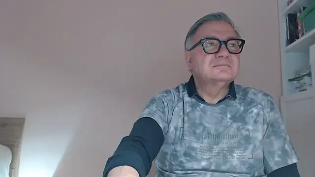 Snapshot of YOU6me chatting on 01/06/26, 09:24 YOU6me online show from 01/06/26, 09:24