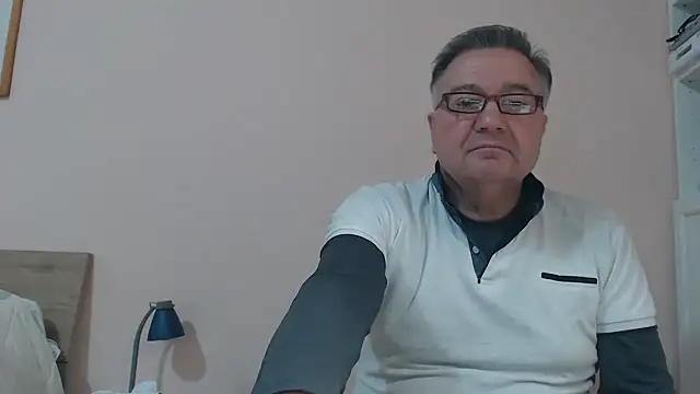 Snapshot of YOU6me chatting on 02/14/25, 02:44 YOU6me online show from 02/14/25, 02:44
