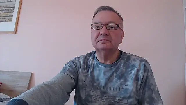 Snapshot of YOU6me chatting on 10/08/25, 07:32 YOU6me online show from 10/08/25, 07:32