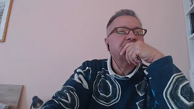 Snapshot of YOU6me chatting on 10/14/25, 01:01 YOU6me online show from 10/14/25, 01:01