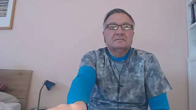 Snapshot of YOU6me chatting on 10/04/25, 02:40 YOU6me online show from 10/04/25, 02:40
