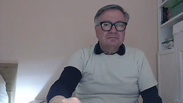 Snapshot of YOU6me chatting on 01/14/26, 04:43 YOU6me online show from 01/14/26, 04:43