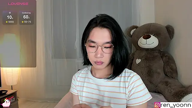 Snapshot of Ren_yoon chatting on 05/04/26, 04:49 Ren yoon online show from 05/04/26, 04:49