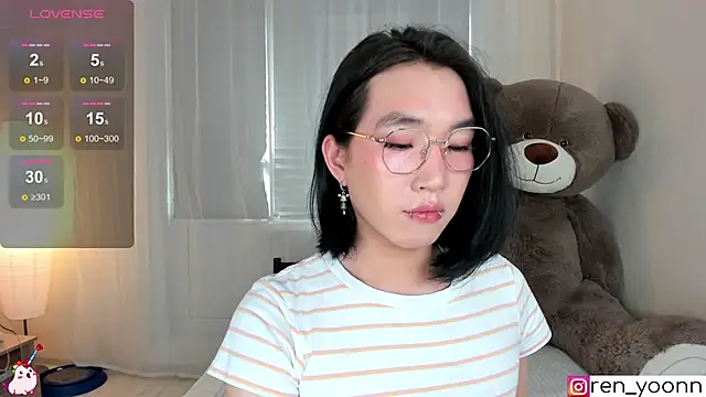 Snapshot of Ren_yoon chatting on 06/12/26, 04:27 Ren yoon online show from 06/12/26, 04:27