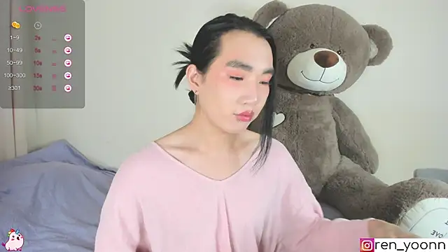 Snapshot of Ren_yoon chatting on 10/18/25, 04:36 Ren yoon online show from 10/18/25, 04:36