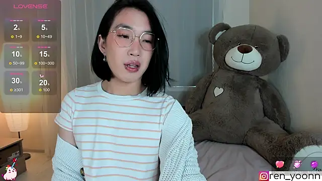 Snapshot of Ren_yoon chatting on 04/28/26, 09:24 Ren yoon online show from 04/28/26, 09:24