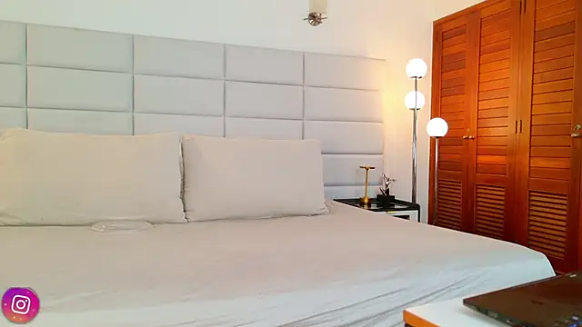 lissetlong69 online show from 02/24/26, 11:49