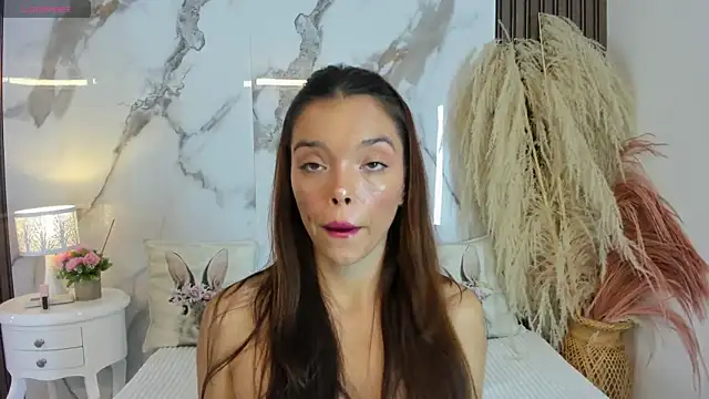 Snapshot of hannahill69 chatting on 06/11/26, 05:04 hannahill69 online show from 06/11/26, 05:04