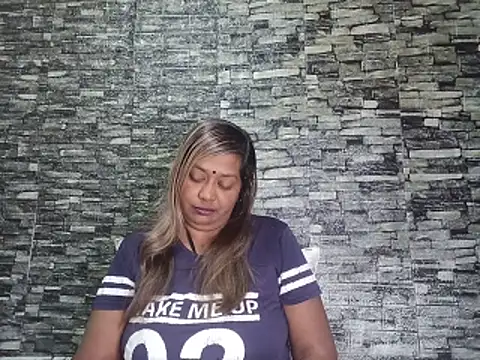 Snapshot of Mammabear_4u chatting on 06/11/26, 05:43 Mammabear 4u online show from 06/11/26, 05:43