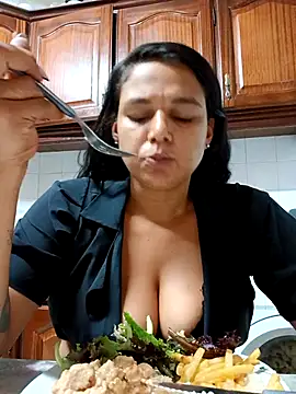 Snapshot of Monick17 chatting on 10/16/25, 10:40 Monick17 online show from 10/16/25, 10:40