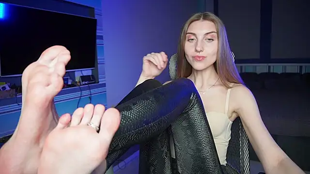 Snapshot of CassiaBlade1 chatting on 11/16/25, 04:12 CassiaBlade1 online show from 11/16/25, 04:12