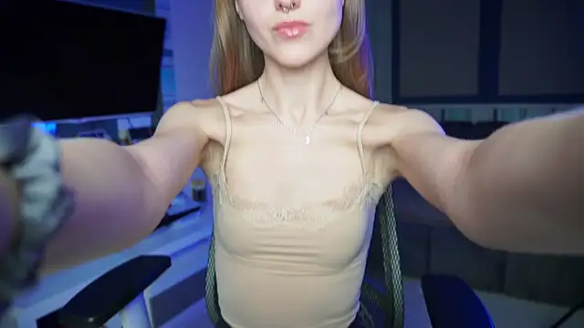 Snapshot of CassiaBlade1 chatting on 11/19/25, 04:29 CassiaBlade1 online show from 11/19/25, 04:29