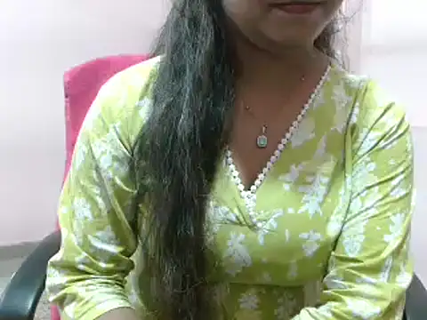 Snapshot of LovingPihu chatting on 03/15/25, 05:41 LovingPihu online show from 03/15/25, 05:41