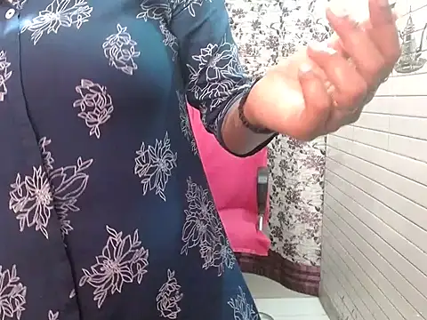 LovingPihu online show from 11/02/25, 05:45