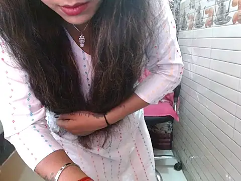 LovingPihu online show from 03/30/26, 06:04