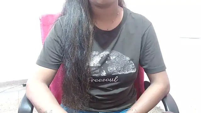 Snapshot of LovingPihu chatting on 03/18/25, 08:17 LovingPihu online show from 03/18/25, 08:17