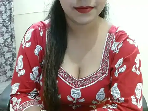 Snapshot of LovingPihu chatting on 04/18/26, 04:59 LovingPihu online show from 04/18/26, 04:59