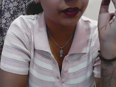 Snapshot of LovingPihu chatting on 05/19/26, 05:58 LovingPihu online show from 05/19/26, 05:58