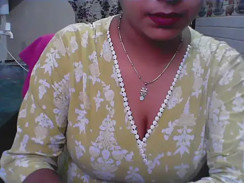 Snapshot of LovingPihu chatting on 06/05/26, 06:18 LovingPihu online show from 06/05/26, 06:18