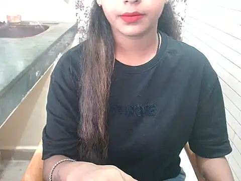 Snapshot of LovingPihu chatting on 10/01/25, 05:23 LovingPihu online show from 10/01/25, 05:23