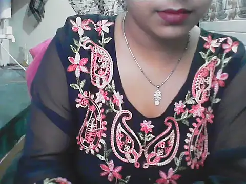 Snapshot of LovingPihu chatting on 06/12/26, 05:27 LovingPihu online show from 06/12/26, 05:27