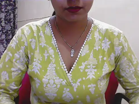 Snapshot of LovingPihu chatting on 04/30/26, 05:36 LovingPihu online show from 04/30/26, 05:36