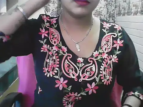 Snapshot of LovingPihu chatting on 05/30/26, 05:25 LovingPihu online show from 05/30/26, 05:25
