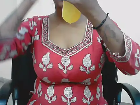 Snapshot of LovingPihu chatting on 07/14/26, 05:45 LovingPihu online show from 07/14/26, 05:45