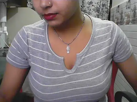 Snapshot of LovingPihu chatting on 05/25/26, 06:01 LovingPihu online show from 05/25/26, 06:01