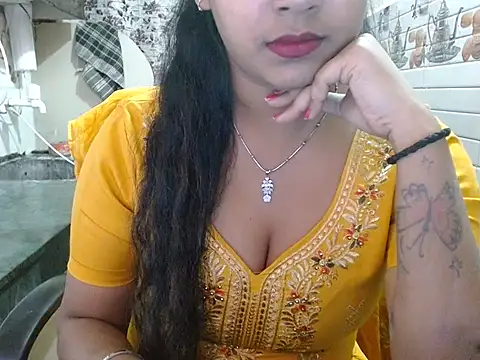 LovingPihu online show from 03/23/26, 05:51