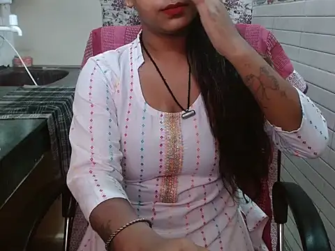 Snapshot of LovingPihu chatting on 09/21/25, 05:45 LovingPihu online show from 09/21/25, 05:45