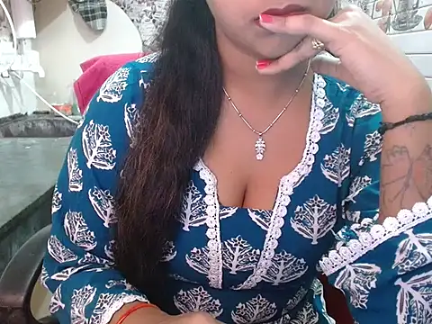 LovingPihu online show from 03/24/26, 05:29