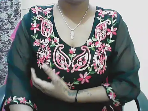 Snapshot of LovingPihu chatting on 05/11/26, 05:31 LovingPihu online show from 05/11/26, 05:31