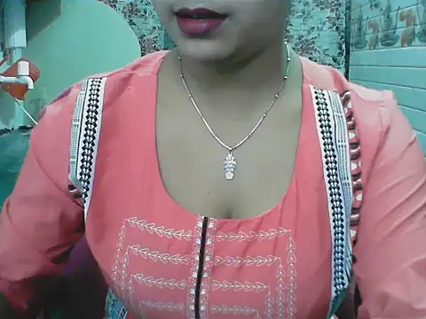 Snapshot of LovingPihu chatting on 06/01/26, 04:13 LovingPihu online show from 06/01/26, 04:13