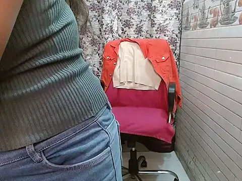 LovingPihu online show from 11/23/25, 05:39