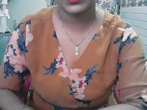 Snapshot of LovingPihu chatting on 06/15/26, 05:29 LovingPihu online show from 06/15/26, 05:29
