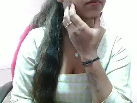 Snapshot of LovingPihu chatting on 03/07/25, 08:45 LovingPihu online show from 03/07/25, 08:45