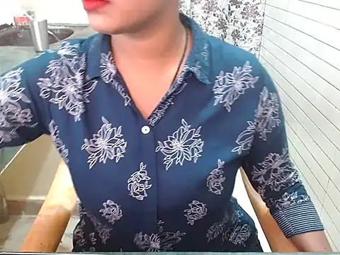 Snapshot of LovingPihu chatting on 10/14/25, 05:41 LovingPihu online show from 10/14/25, 05:41