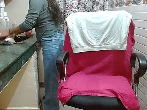 LovingPihu online show from 12/21/25, 05:53