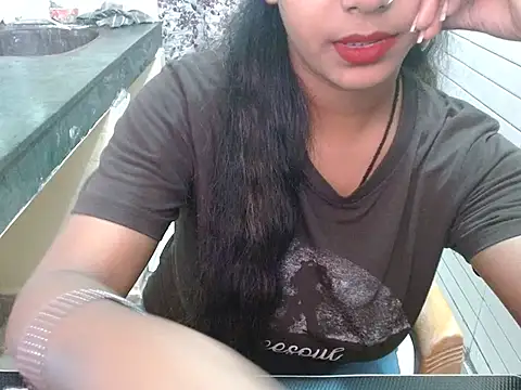 Snapshot of LovingPihu chatting on 10/13/25, 05:31 LovingPihu online show from 10/13/25, 05:31