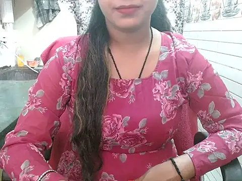 LovingPihu online show from 10/31/25, 05:15