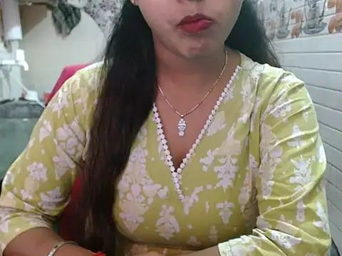 LovingPihu online show from 04/03/26, 05:47