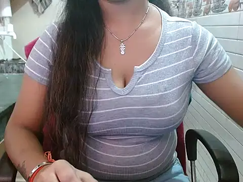 LovingPihu online show from 04/04/26, 04:41