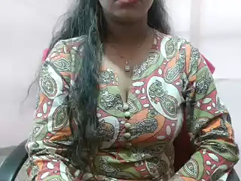 Snapshot of LovingPihu chatting on 03/21/25, 05:43 LovingPihu online show from 03/21/25, 05:43