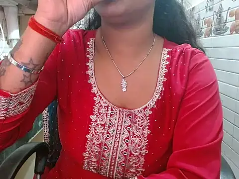 LovingPihu online show from 03/29/26, 06:04