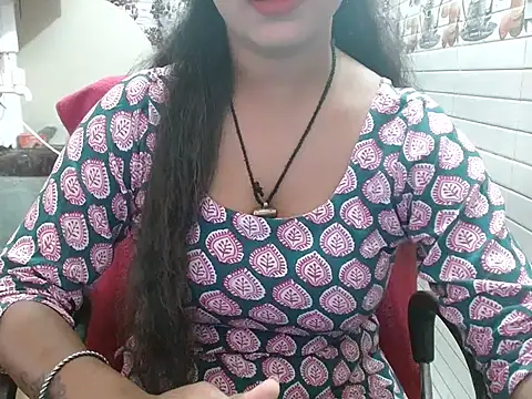 LovingPihu online show from 10/30/25, 05:39