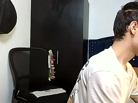 Snapshot of andys_26 chatting on 04/17/26, 08:00 andys 26 online show from 04/17/26, 08:00