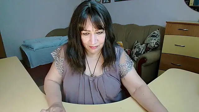 Lucretia Goldi  online show from 10/28/25, 09:03