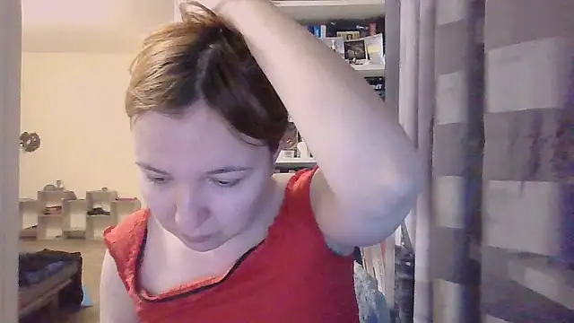 Snapshot of BrattyFoxyGirl chatting on 10/16/25, 02:25 BrattyFoxyGirl online show from 10/16/25, 02:25