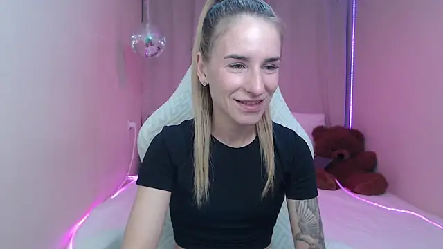 Snapshot of DeboraHorny chatting on 05/17/26, 06:13 DeboraHorny online show from 05/17/26, 06:13